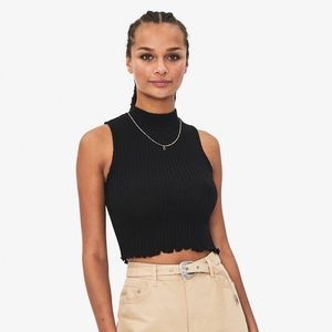 New with tags: Knit sleeveless turtleneck